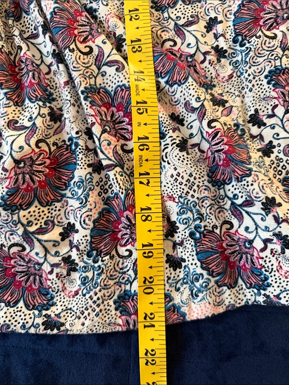 Evereve  floral peasant blouse size medium - Picture 9 of 10